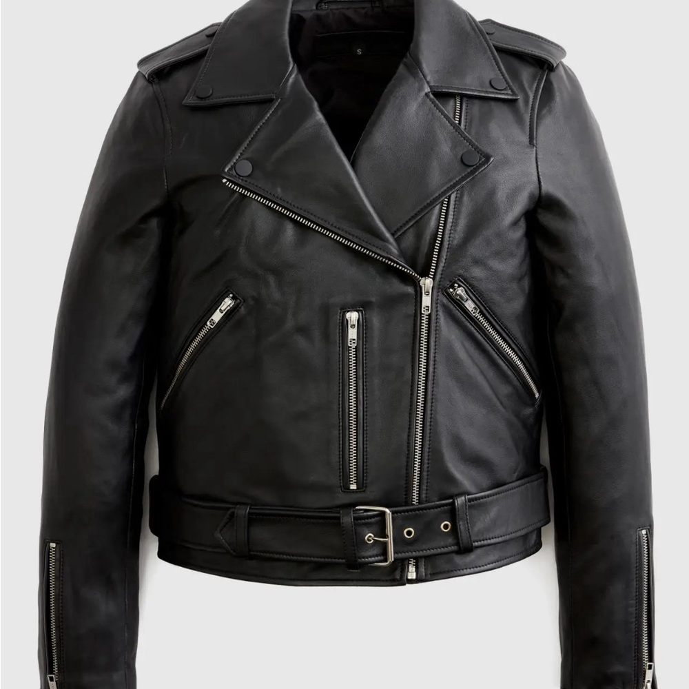 100% leather motorcycle jacket from Quince! NWT size large. Super soft leather.